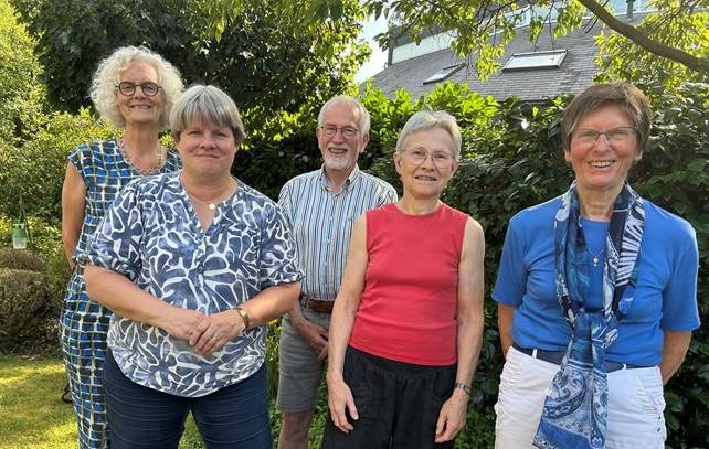 V.l.n.r.: Miriam Schröder (Remonstranten Oosterbeek), Ds. Joke Quik, Lijbert Brussaard (PKN Renkum en Heelsum), Joke Cost Budde (PKN Doorwerth-Heveadorp) en Greet Visser )PKN Oosterbeek-Wolfheze).